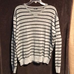 PD&C size medium pullover v neck sweater gray